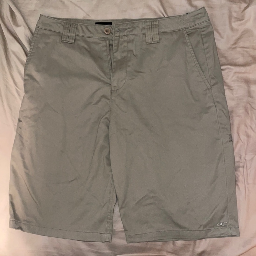 Tan Flat Front O’Neil Men Shorts. Size 32. Good condition
